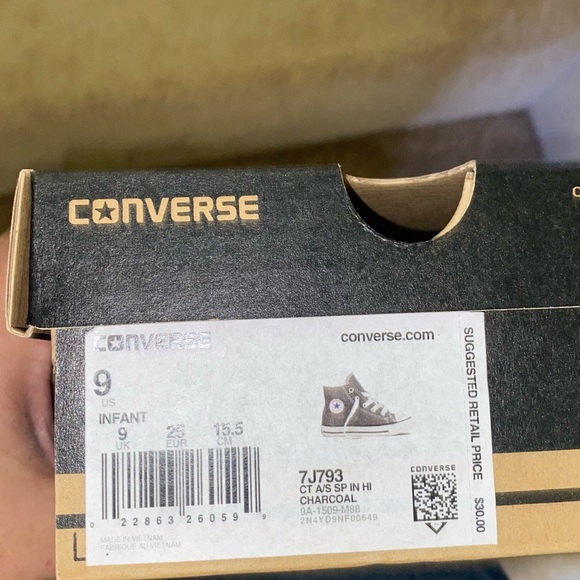 Infant Chuck Taylor size 9 - Picture 2 of 4